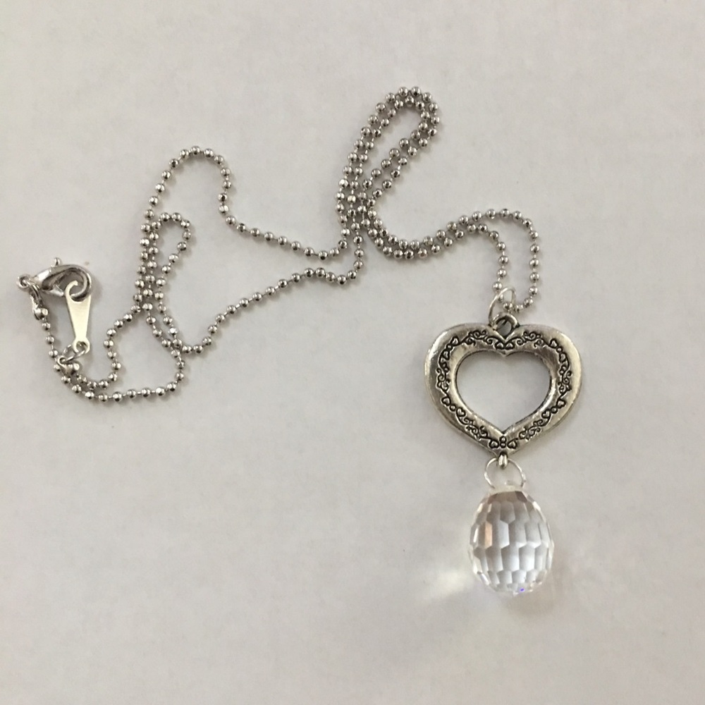 Crystal & pewter pendant and chain - Picture 2 of 4